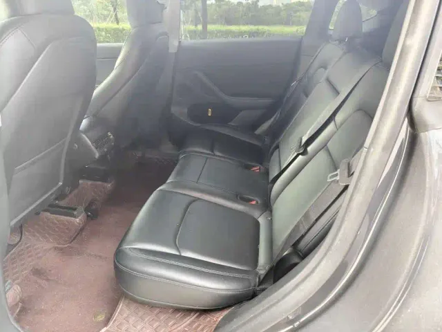 Tesla Model Y — Фото автомобиля 7