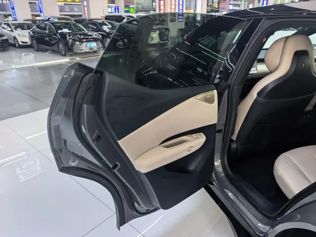 Lynk & Co Z20 — Фото автомобиля 8