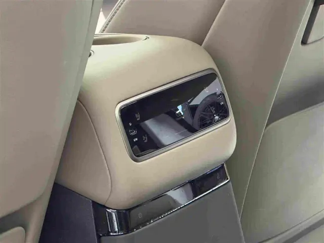 Li Auto MEGA — Фото автомобиля 19