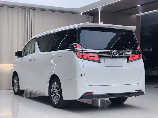 Toyota Vellfire — Фото автомобиля 18