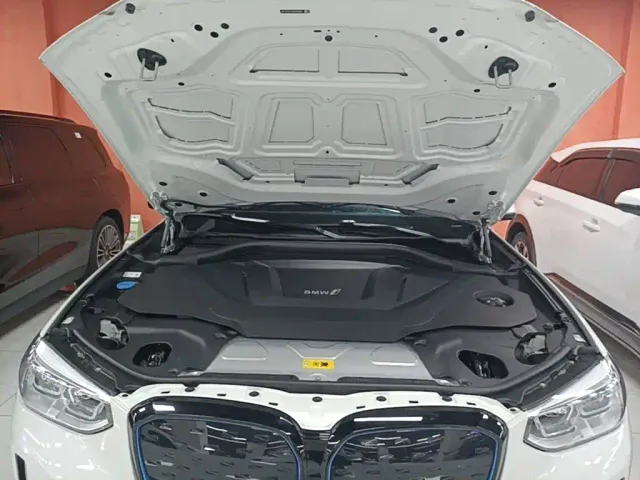 BMW iX3 — Фото автомобиля 19