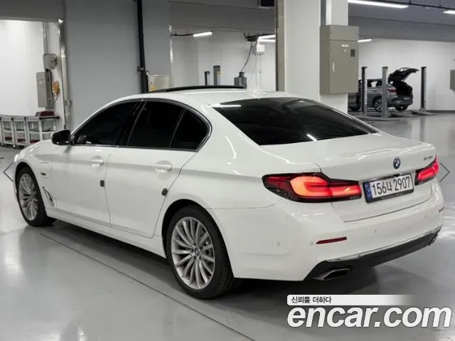 BMW 5 Series G30 — Фото автомобиля 5