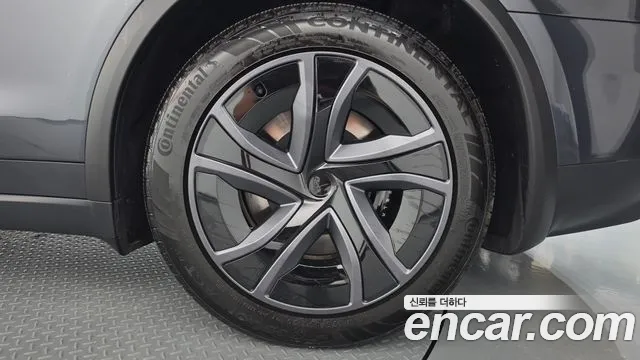 Tesla Model X — Фото автомобиля 21