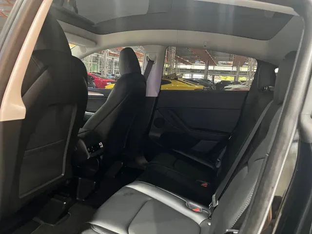 Tesla Model Y — Фото автомобиля 6