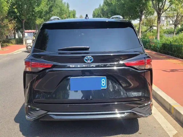 Toyota Toyota Sienna 2023 2.5L Hybrid Premium Edition — Фото автомобиля 10