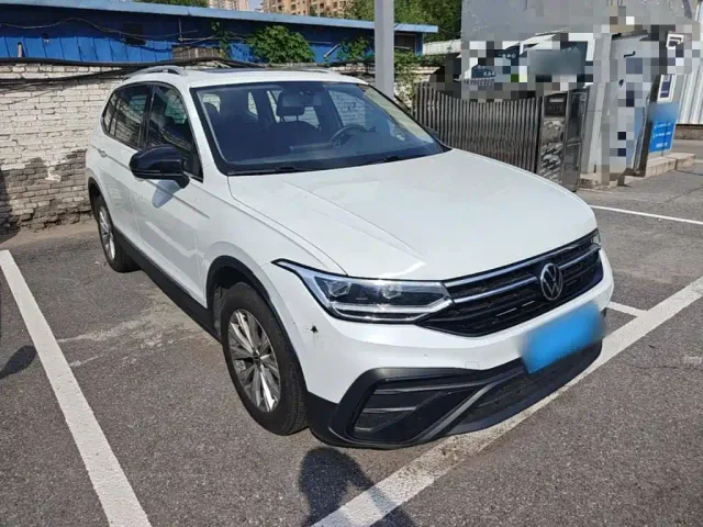 Volkswagen Tiguan L — Фото автомобиля 3