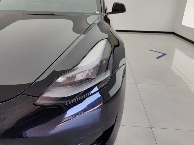 Tesla Model 3 — Фото автомобиля 5