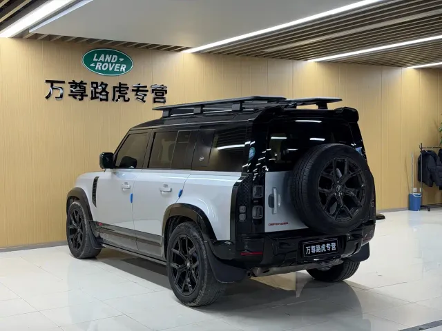 Land Rover Defender — Фото автомобиля 7