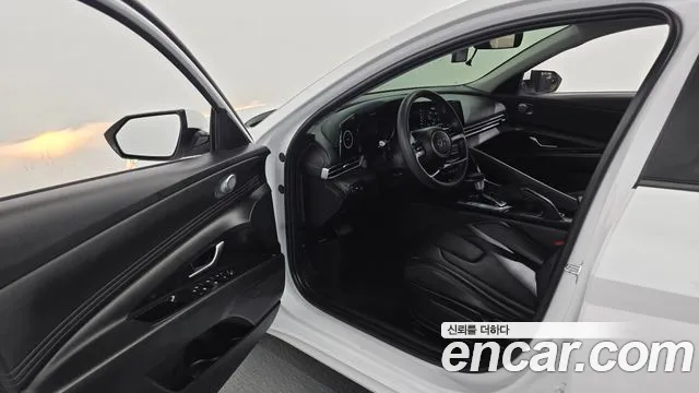 Hyundai AVANTE Avante (CN7) — Фото автомобиля 10