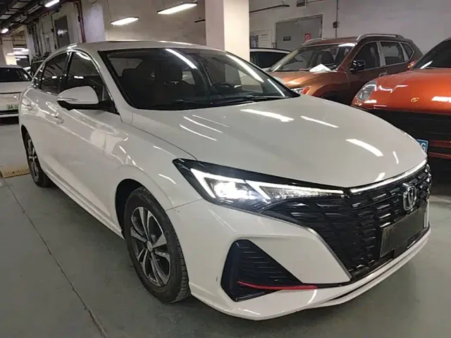 Changan Eado — Фото автомобиля 3