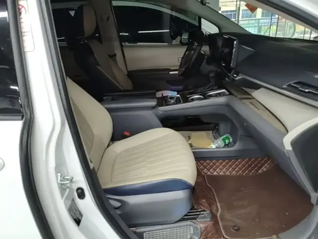 Toyota Sienna — Фото автомобиля 24