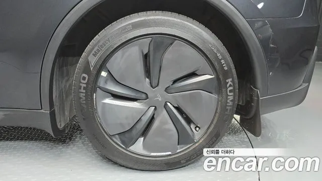Tesla Model Y — Фото автомобиля 21