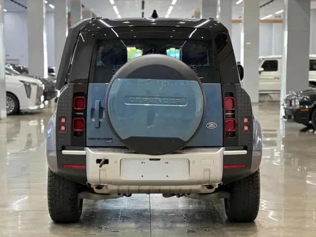 Land Rover Defender — Фото автомобиля 5