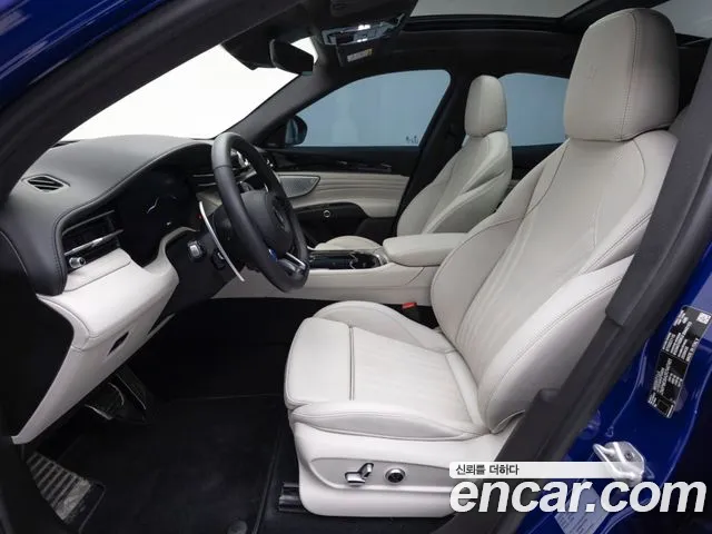 Maserati Grecale — Фото автомобиля 11