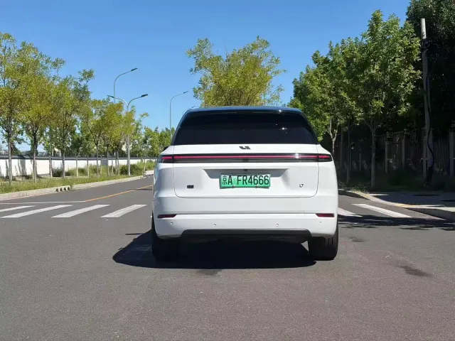 Li Auto L7 — Фото автомобиля 20