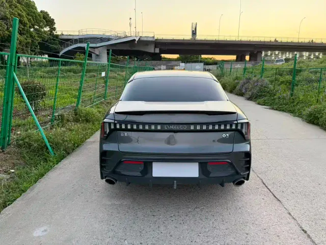 Lynk & Co 03 — Фото автомобиля 13