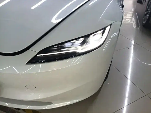 Tesla Model 3 — Фото автомобиля 23
