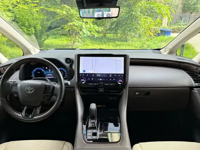 Toyota Alphard — Фото автомобиля 12