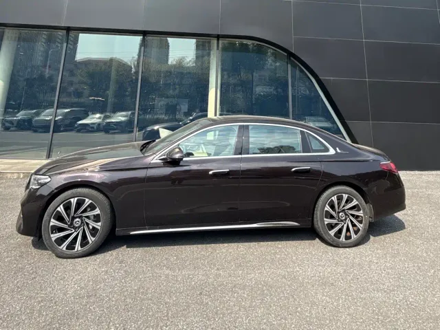 Mercedes-Benz E-Class — Фото автомобиля 3