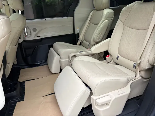 Toyota Sienna — Фото автомобиля 7
