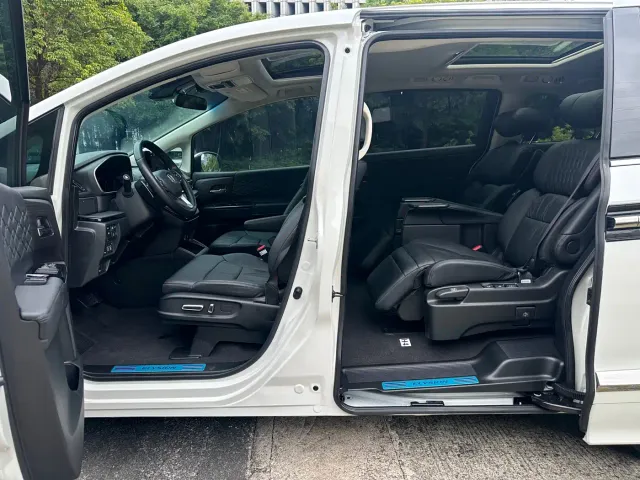 Honda Elysion — Фото автомобиля 6
