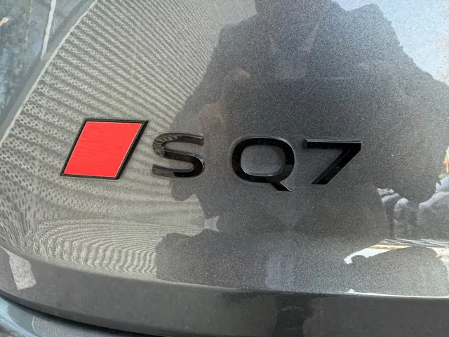 Audi SQ7 — Фото автомобиля 16