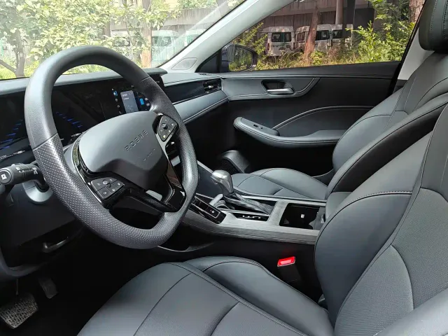Roewe i5 — Фото автомобиля 10