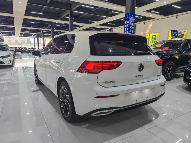 Volkswagen Golf — Фото автомобиля 6