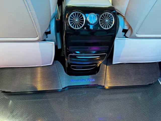 Mercedes-Benz Vito 2023 2.0T Business 7-Seater — Фото автомобиля 23