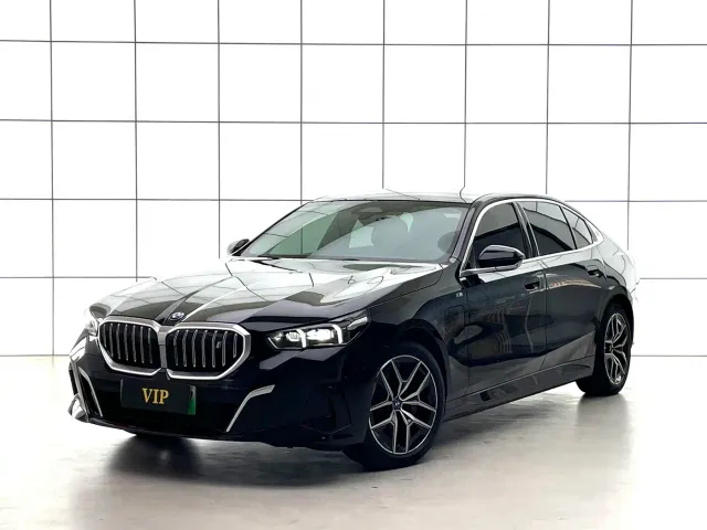 Фотография автомобиля — BMW i5