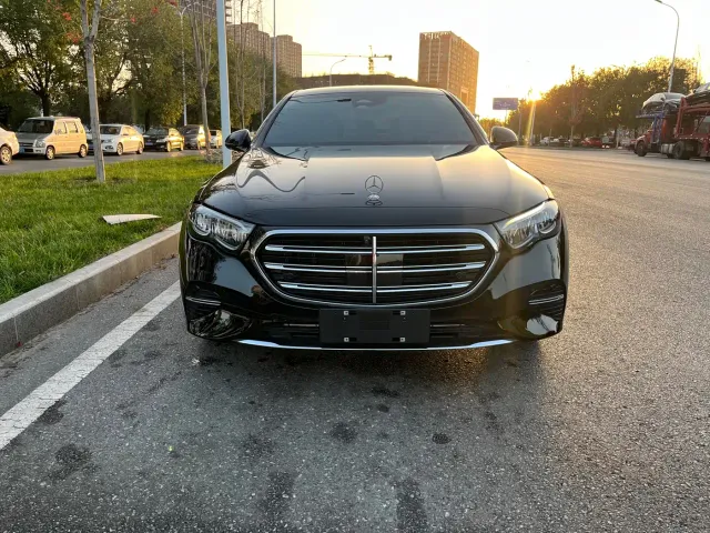 Mercedes-Benz E-Class — Фото автомобиля 2