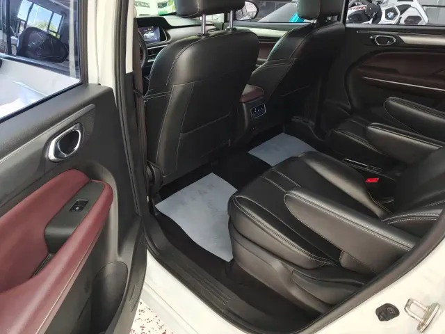 GAC Trumpchi M6 — Фото автомобиля 10