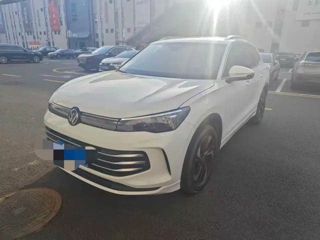 Фотография автомобиля — Volkswagen Tiguan L
