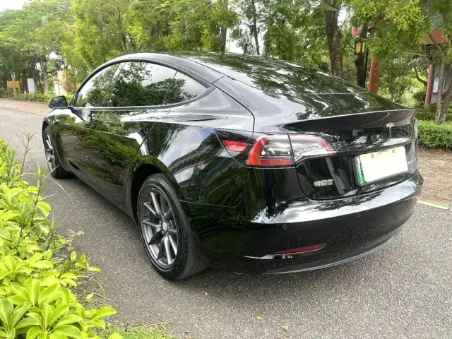 Tesla Model 3 — Фото автомобиля 9
