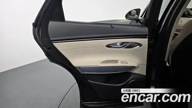 Genesis GV70 — Фото автомобиля 14