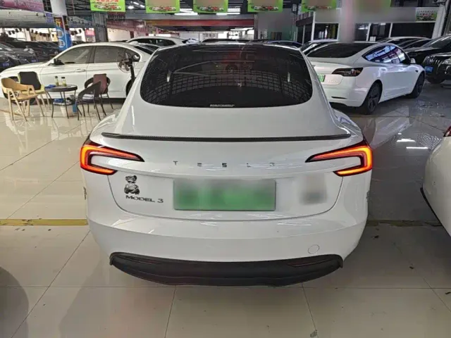 Tesla Model 3 — Фото автомобиля 5
