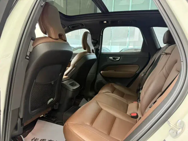 Volvo XC60 — Фото автомобиля 19