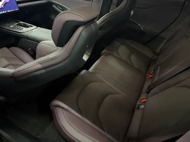 Xiaomi SU7 — Фото автомобиля 11
