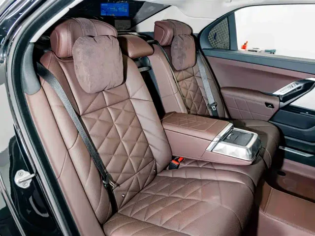 BMW 7 Series — Фото автомобиля 24