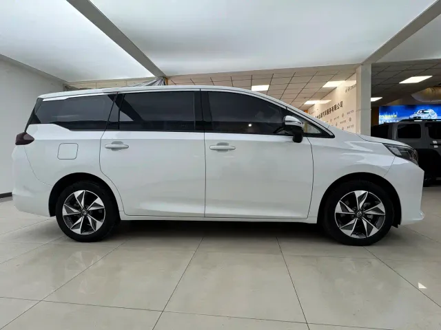GAC Trumpchi M6 — Фото автомобиля 4