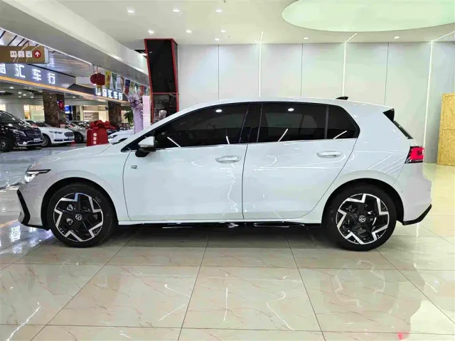 Volkswagen Golf — Фото автомобиля 17