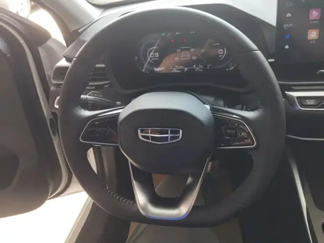Geely Emgrand — Фото автомобиля 15