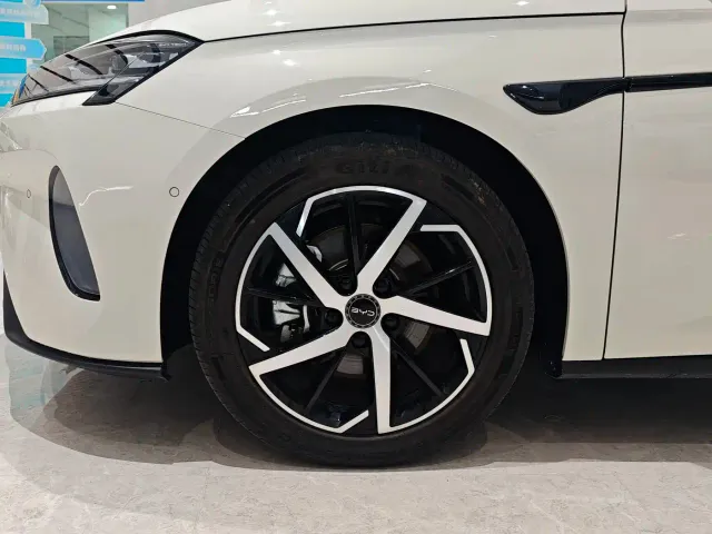 BYD Seal 07 DM-i — Фото автомобиля 16
