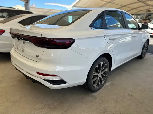 Geely Emgrand — Фото автомобиля 16
