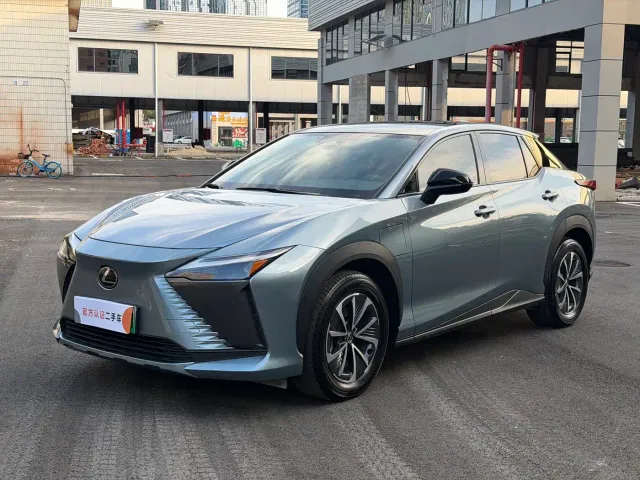 Фотография автомобиля — Lexus RZ
