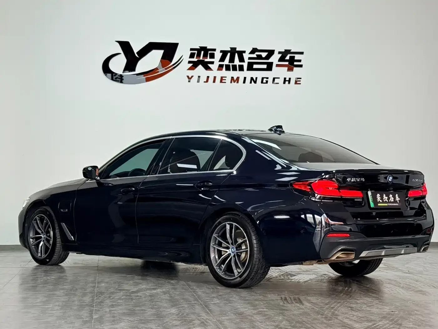BMW BMW 5 Series New Energy 2022 Facelift 535Le M Sport Package — Фото автомобиля 9