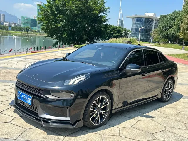Фотография автомобиля — Lynk & Co 03