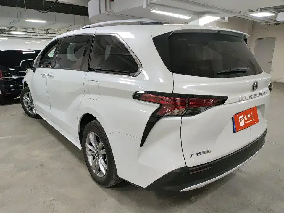 Toyota Toyota Sienna 2024 2.5L Hybrid Comfort Edition — Фото автомобиля 3