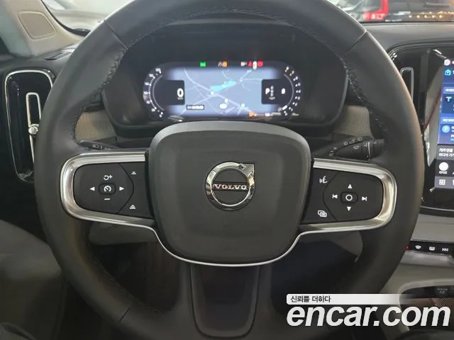 Volvo XC40 — Фото автомобиля 8