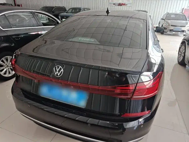 Volkswagen Passat — Фото автомобиля 5